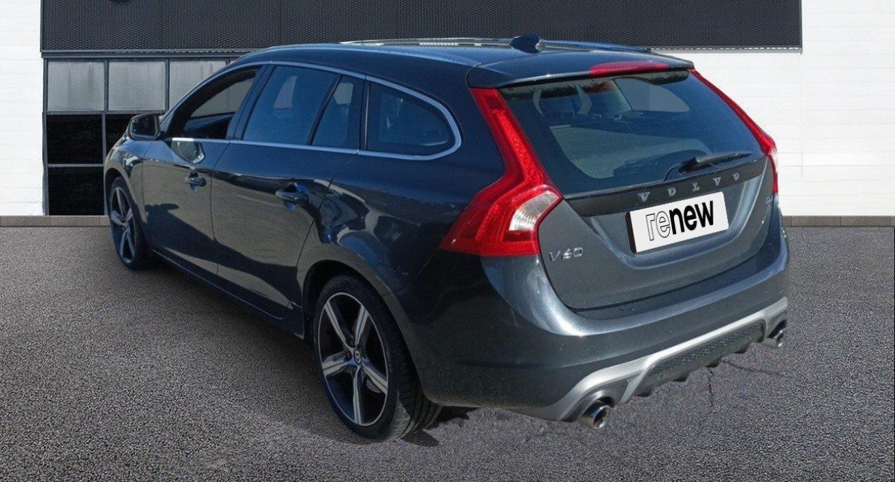 Volvo V60 D4 190 ch Stop&Start Geartronic 8 R-Design 4